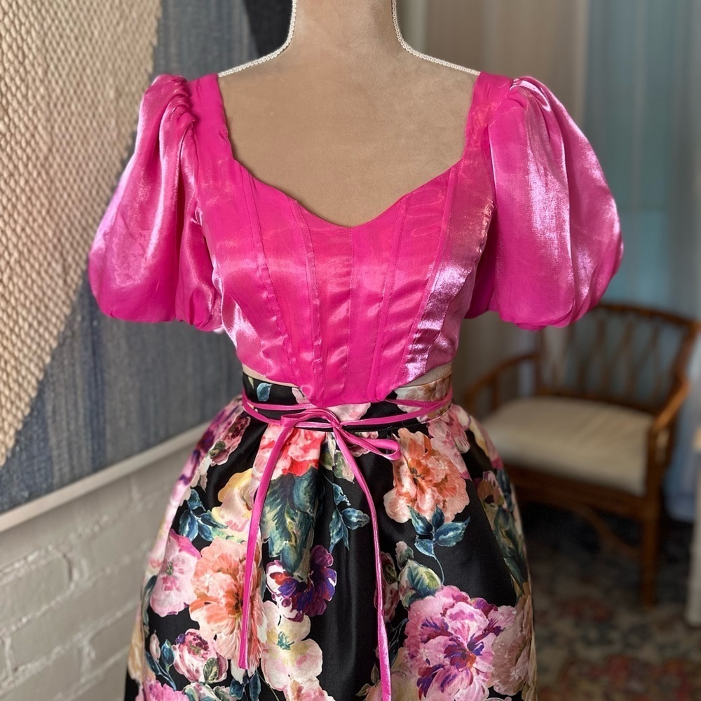 Storia NWT Pink Puff Sleeve Cropped Corset Top
